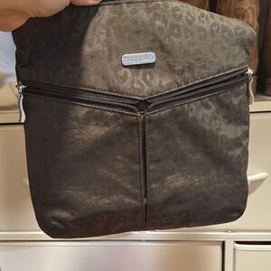 Baggallini Black Messenger Bag with Textured Fabric and Zipper Closure
